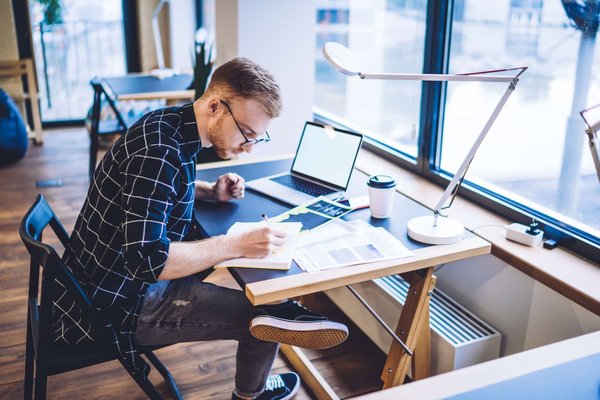 Quelle est la méthode la plus appropriée pour discipliner un chien de race Rottweiler?